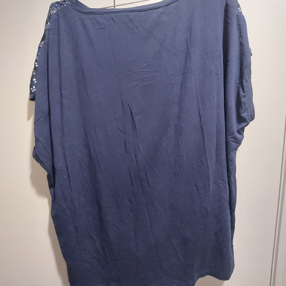 Katie's 2xl flowey top with tie knot at the front. - Picture 2 of 7